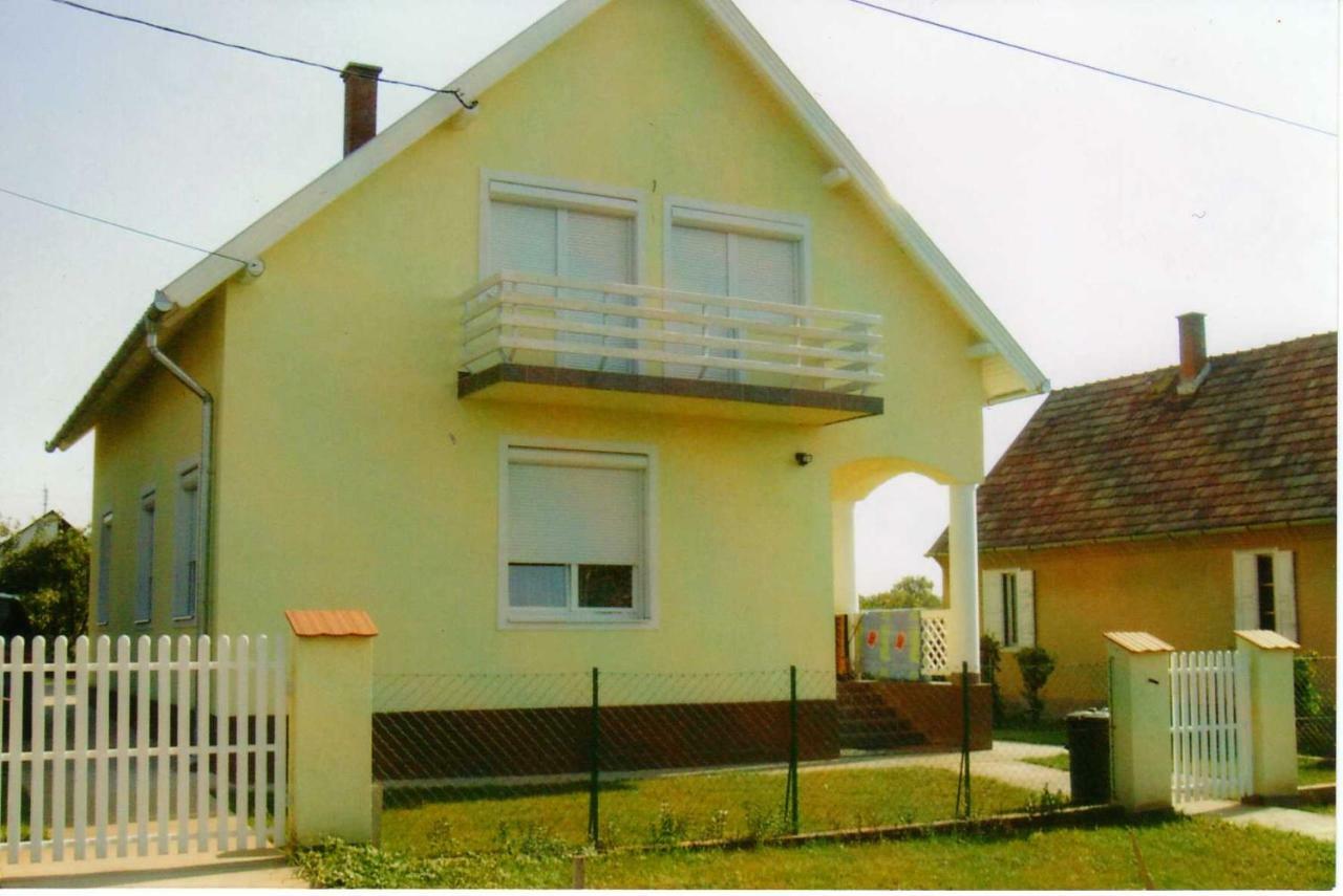 BalatonfůzfőNora Apartman公寓 外观 照片